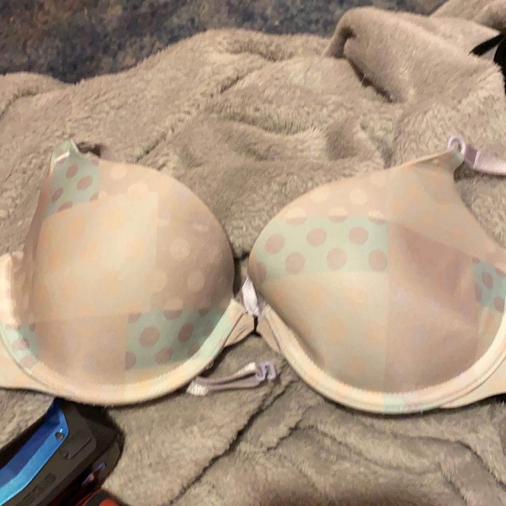 Victoria secrets 34b tshirt style bra